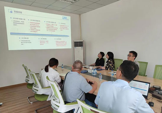 石龍鎮(zhèn)經濟發(fā)展局領導蒞臨我司參觀指導 石龍鎮(zhèn)經濟發(fā)展局領導蒞臨我司參觀指導